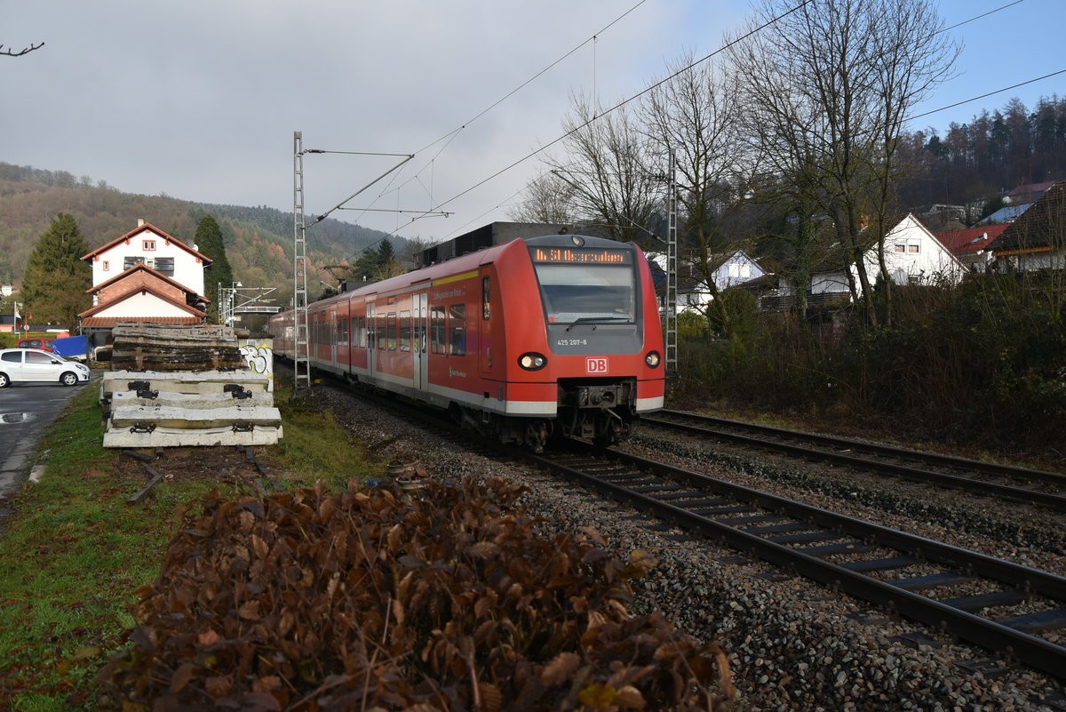 425 207 als S1 verlässt Neckargerach am Samstag den 2.12.2017