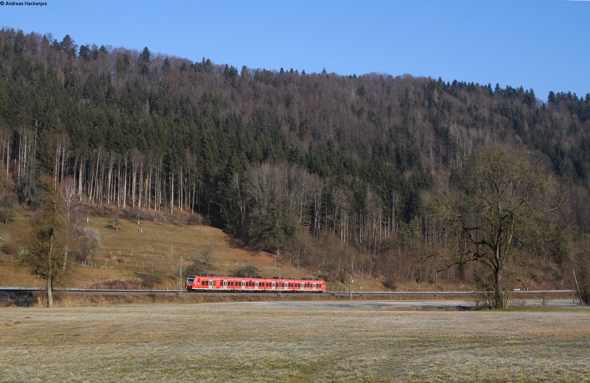 425 304-3 als RE 19083 (Stuttgart Hbf-Rottweil) bei Grünholz 19.2.17
