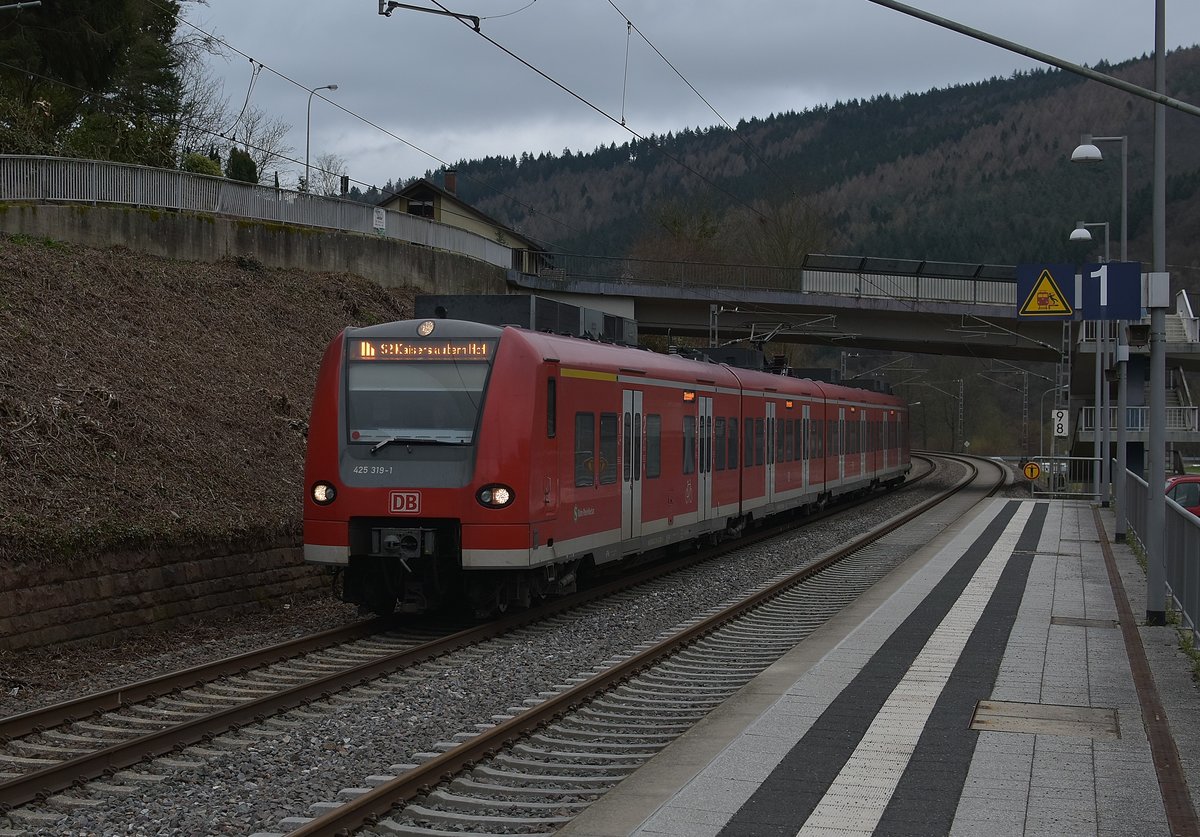 425 319-1 als S2 nach Kaiserlautern in Neckarhausen am 19.3.2017