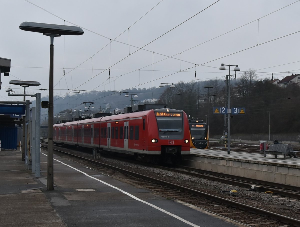425 573-3 als S1 nach Osterburken in Neckarelz, früher fuhr der als RB33 zwischen Aachen Hbf und Duisburg. 4.1.2019