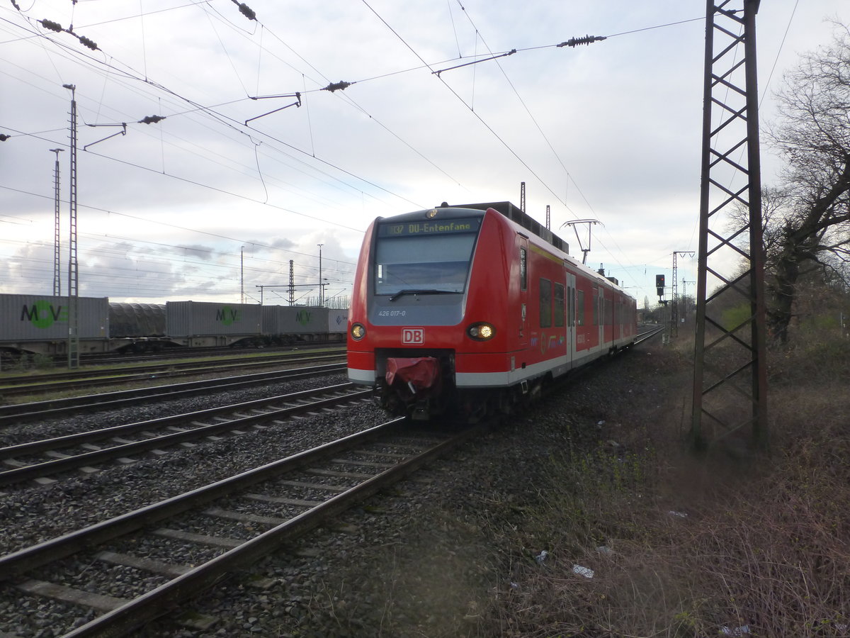 426 017-0 als RB37 nach Duisburg-Entenfang, bei der Einfahrt in den HP Duisburg-Bissingheim, an seinem letzten Einsatztag vor dem Schienenersatzverkehr, der bis Ende August 2019 den RB37 befahren wird. Aufgenommen am 17.03.19.