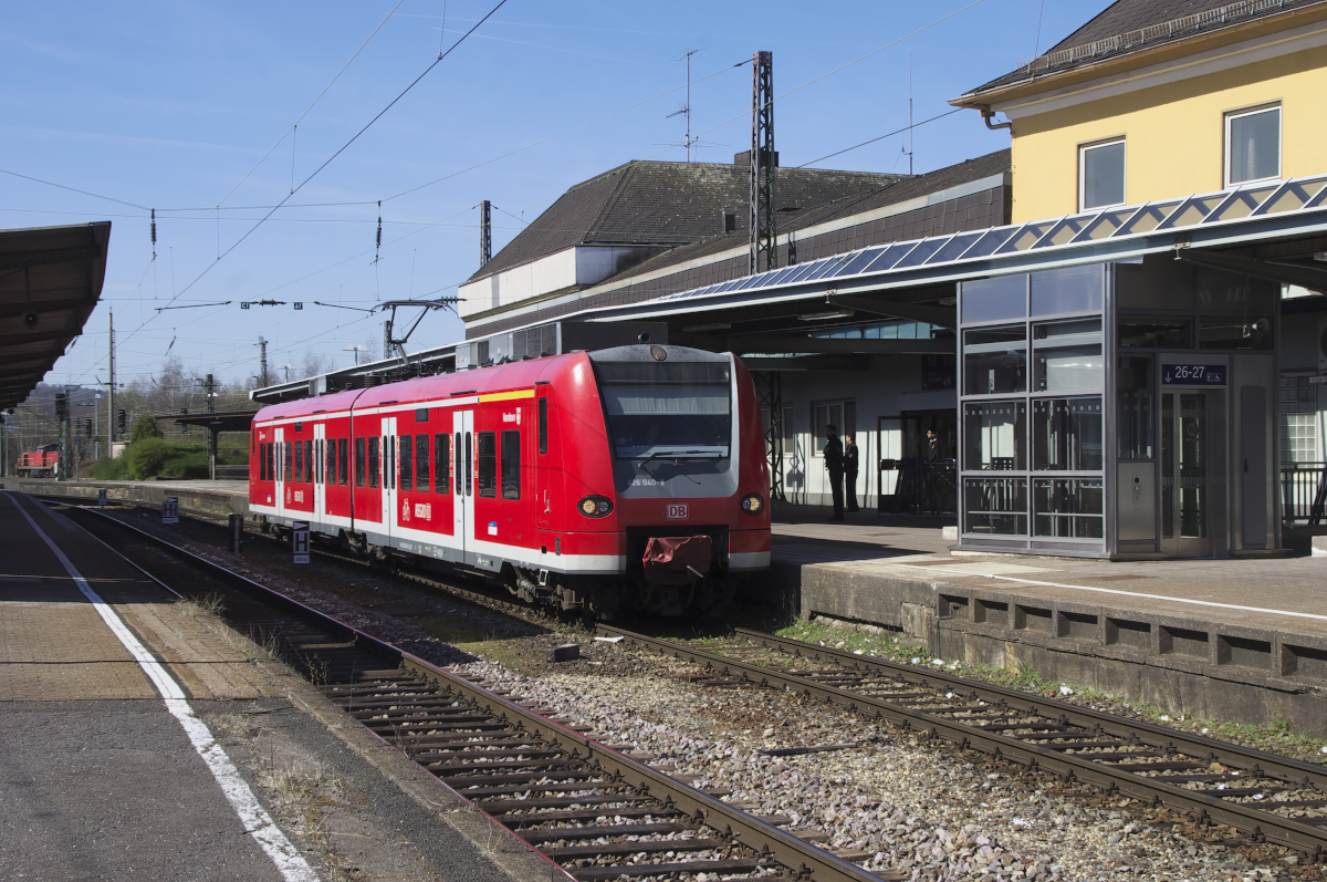 426 040 ist als RB Illingen - Homburg Saar unterwegs und erreicht gerade den Hbf. Neunkirchen Saar. 26.03.2017