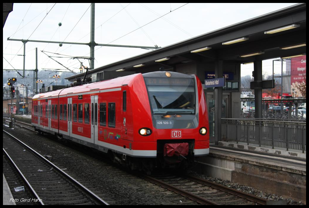 426520 wartet im HBF Bielefeld am 18.1.2017 um 09.09 Uhr auf die Abfahrt nach Nienburg.