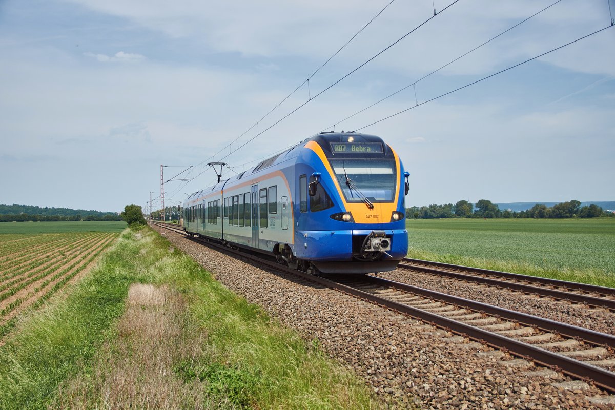 427 007 -cantus- ist als RB 7 in Richtung Bebra unterwegs,gesehen am 23.05.2018 bei Obernjesa.