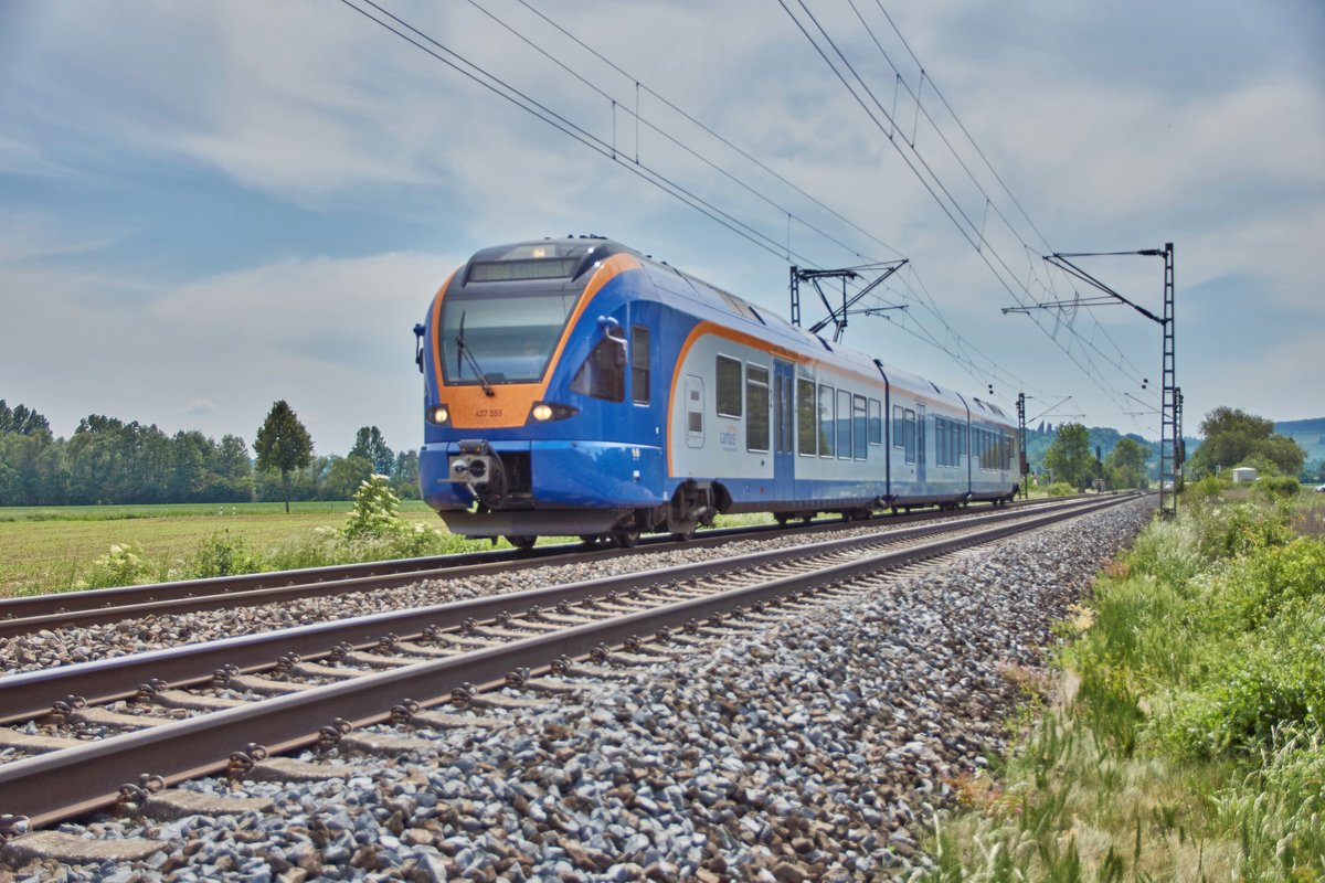427 555 -cantus- ist als RB 8 am 23.05.2018 in Richtung Göttingen unterwegs,gesehen bei Friedland.