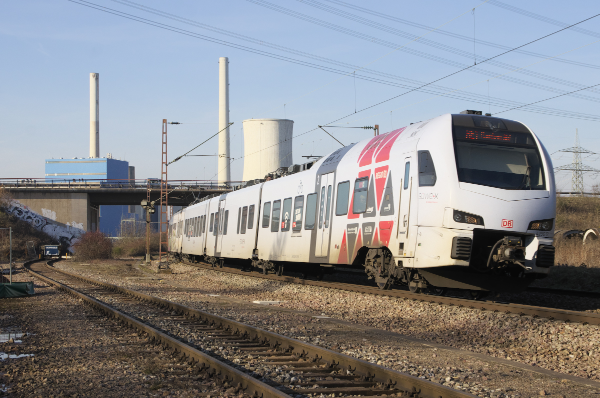 429 112 als SÜWEX Koblenz - Mannheim bei Bous Saar. Im Hintergrund das stillgelegte Kohlekraftwerk Ensdorf. 16.02.2019