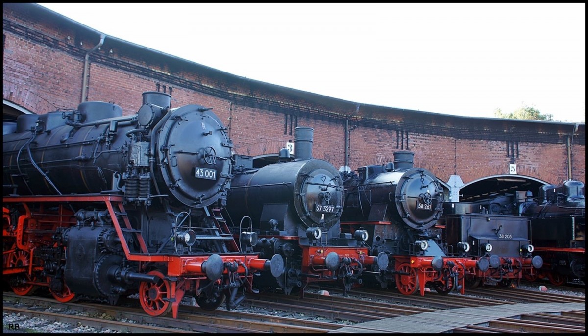 43 001 / 57 3297 / 58 261 und 38 205 in Chemnitz-Hilbersdorf. Aufgenommen am 14.09.2013.