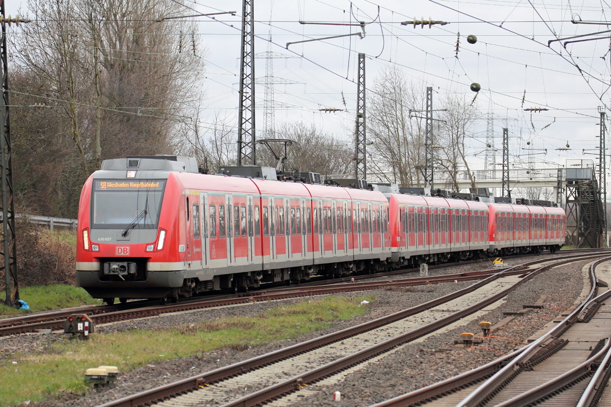 430 657 als S8 nach Wiesbaden Hbf. bei der Einfahrt in Mainz-Bischofsheim 13.3.2018