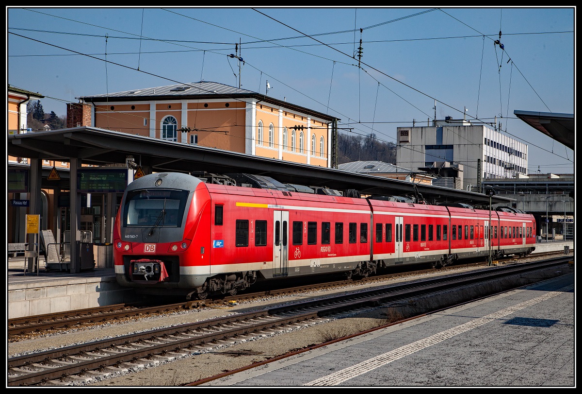 440 543 steht am 28.02.2018 abfahrbereit in Passau Hbf. am Bahnsteig 3.