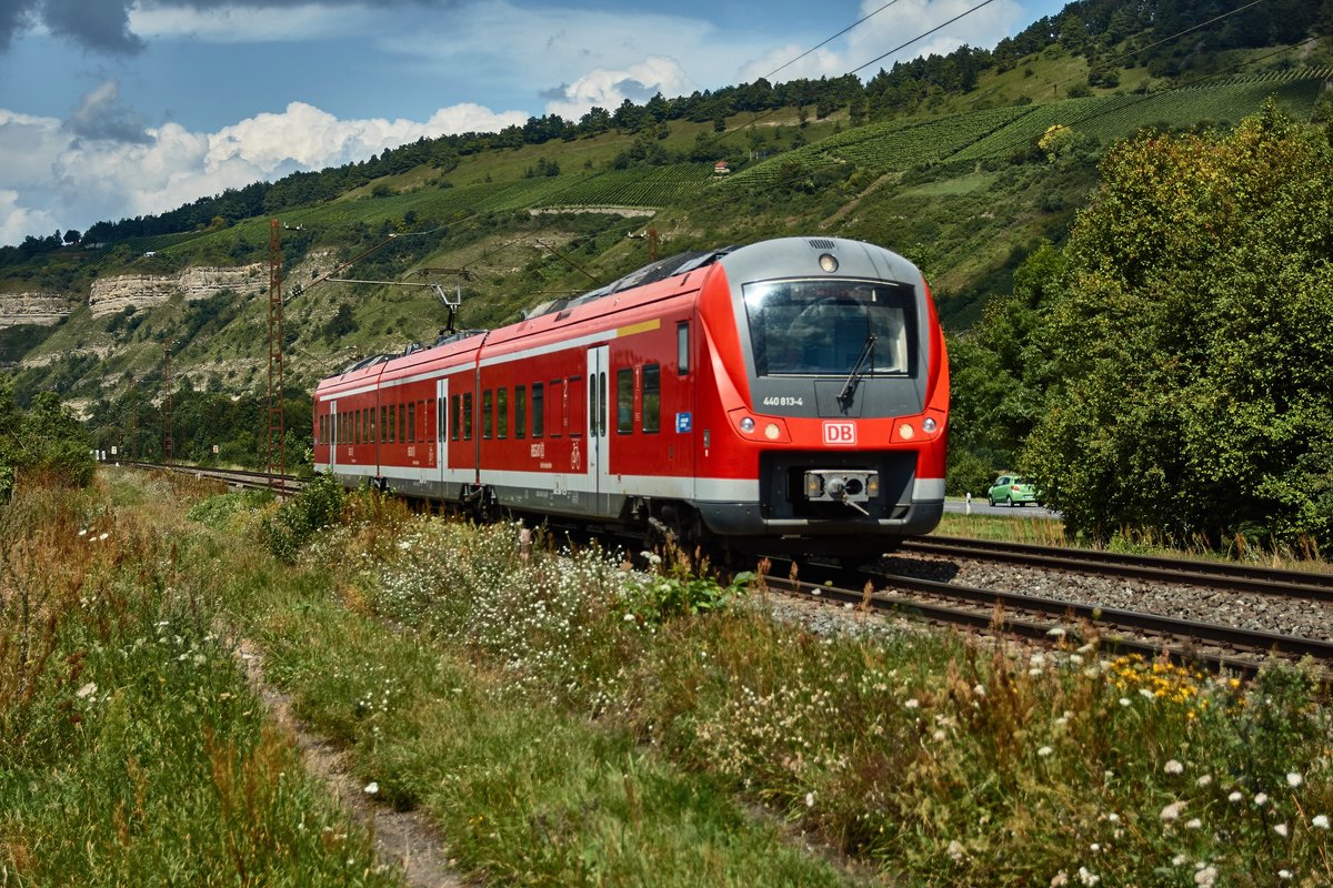 440 813-4 ist als RB am 09.08.16 von Gemünden/M. komment und weiter in Richtung Würzburg/Hbf. bei Thüngersheim unterwegs.