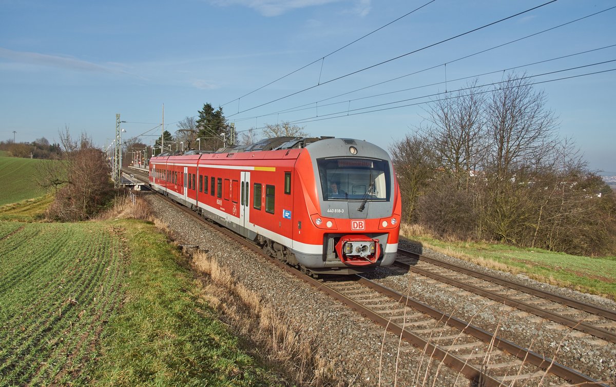 440 818-3 ist hier nach kurzen Halt im Hp Buchbrunn-Mainstockheim am 10.01.2018 zu sehen.