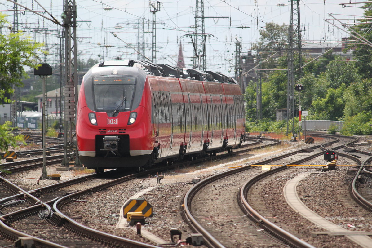 442 247 der S-Bahn Nürnberg ist am 16.06.2017 in Nürnberg Hauptbahnhof im Bahnhofsvorfeld abgestellt und wartet dort auf den nächsten Einsatz.
