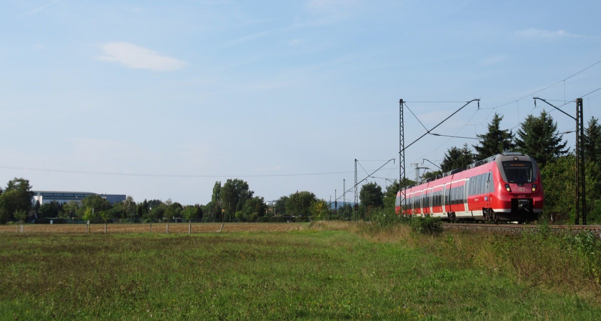 442 253 ist am 12.September 2015 als S1 nach Hartmannshof bei Bamberg unterwegs.