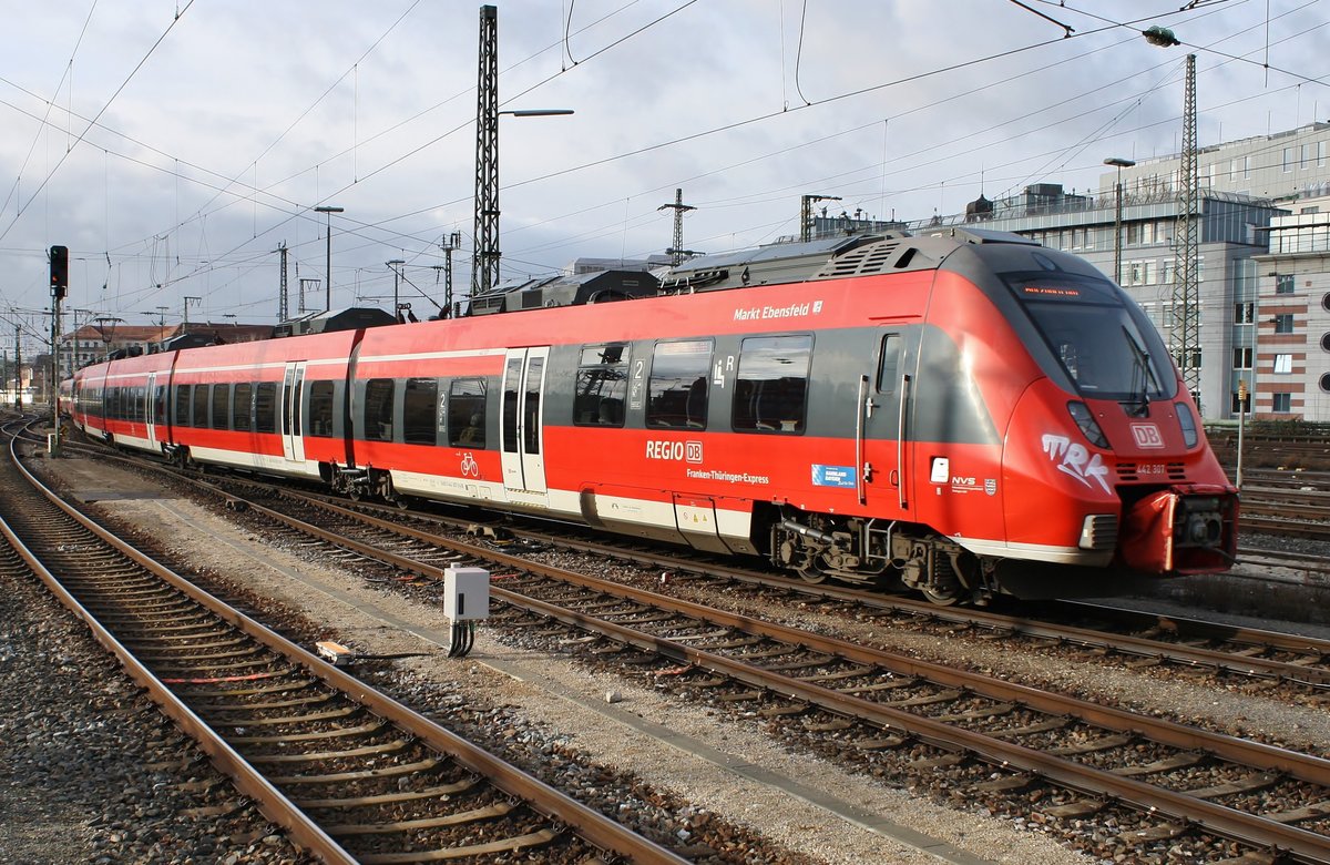 442 307-5  Markt Ebensfeld  verlässt am 28.12.2017 als RE4828 nach Bamberg zusammen mit 442 269-7  Ludwigsstadt  als RE4828 nach Sonneberg(Thür) Hauptbahnhof den Nürnberger Hauptbahnhof.