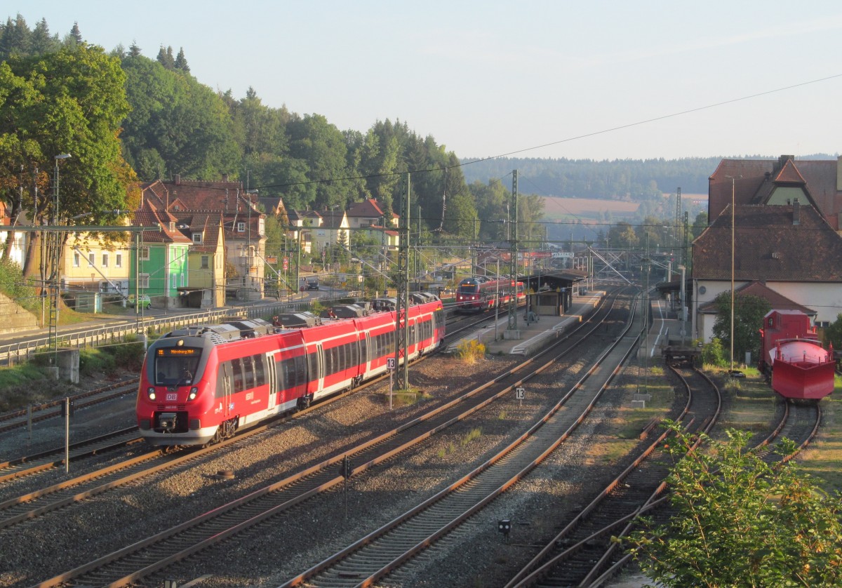 442 310-9 / 442 810-8 verlsst am 07. September 2013 als RE nach Nrnberg Hbf den Bahnhof Kronach.