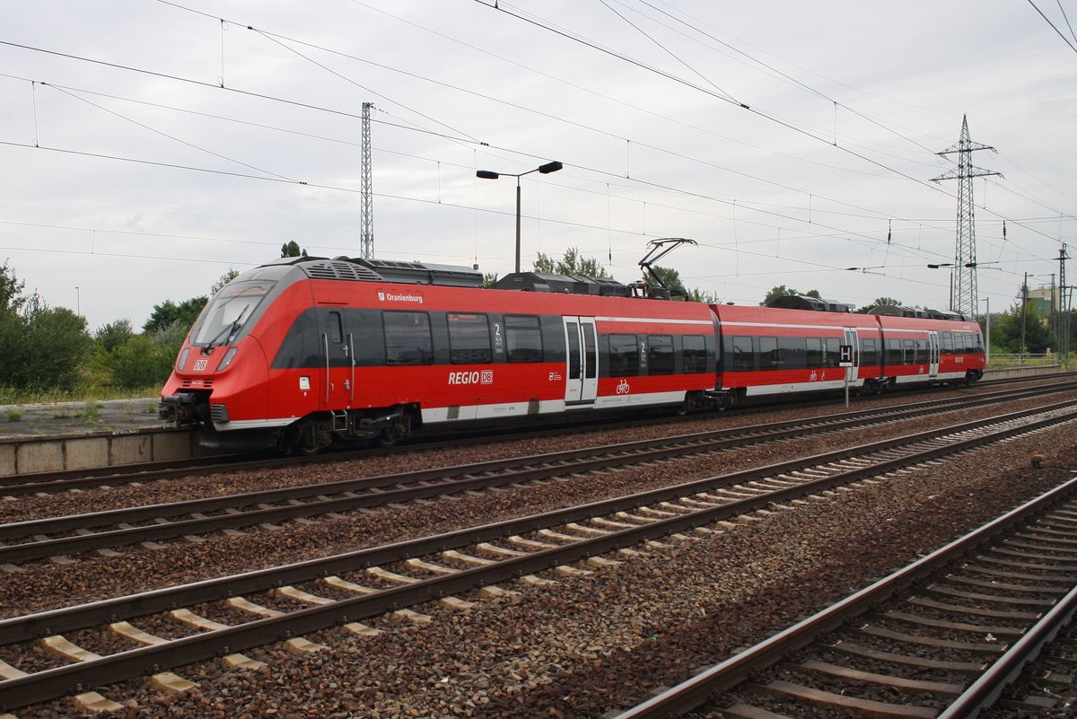 442 631-8  Oranienburg  erreicht als RB22 (RB28813)  Airport-Express  von Königs Wusterhausen nach Potsdam Griebnitzsee am Mittag des 2.8.2016 Berlin Schönefeld Flughafen.