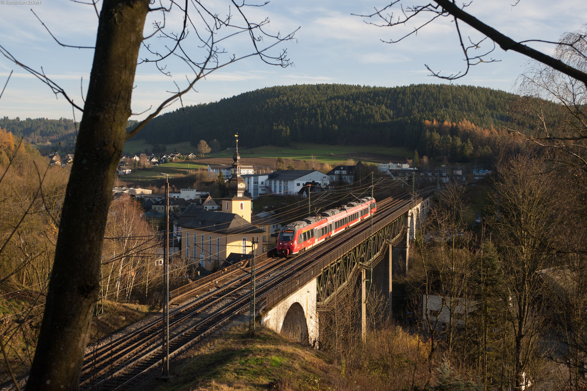 442 710 als RE 4988 von Lichtenfels nach Jena Saalbahnhof bei Ludwigsstadt, 23.11.2017