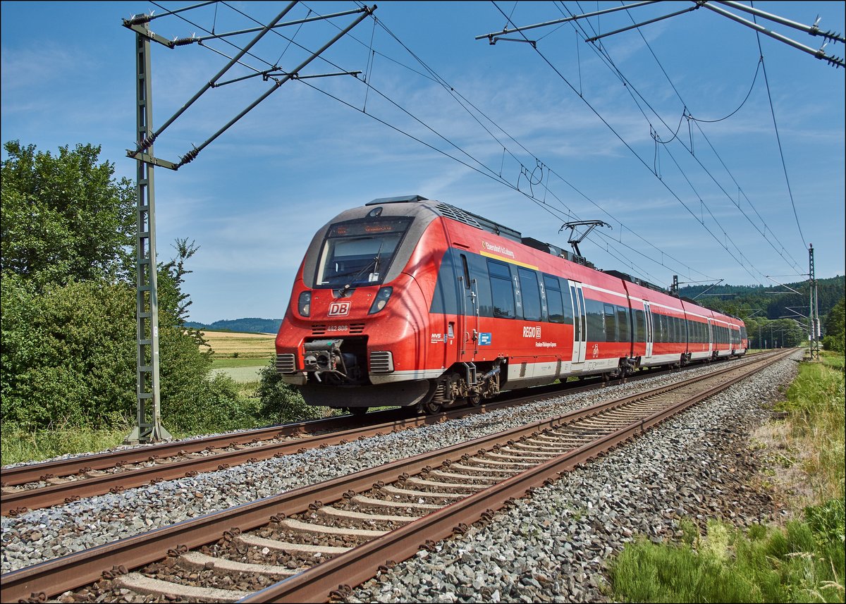 442 808 ist als RB am 21.06.2017 in Richtung Bamberg unterwegs,gesehen bei Stockheim.