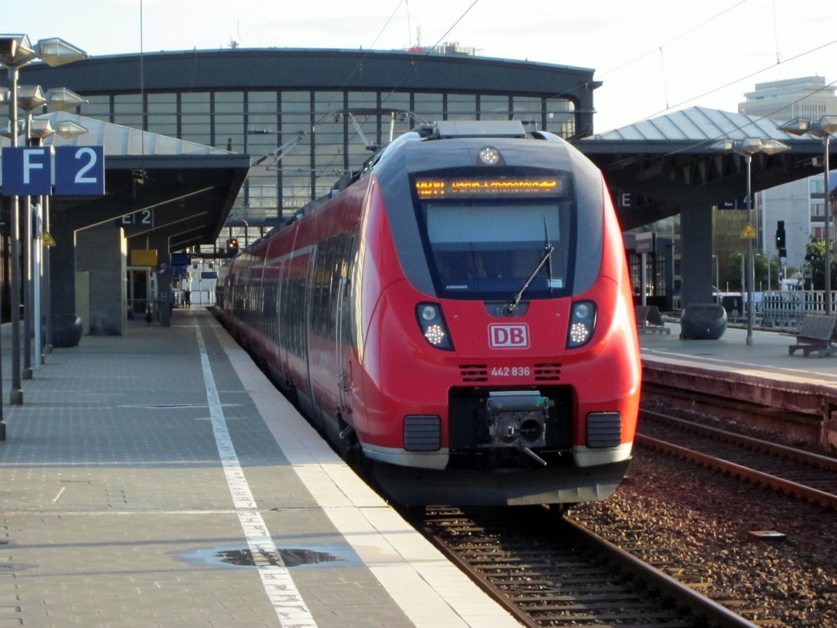 442 836 mit einem RE nach Berlin-Schönefeld am 13.08.2013 im Bhf. Berlin-Zoologischer Garten