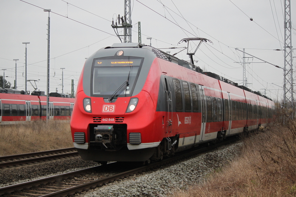 442 848-8 als S2(Güstrow-Warnemünde)bei der Einfahrt im Rostocker Hbf.17.02.2019