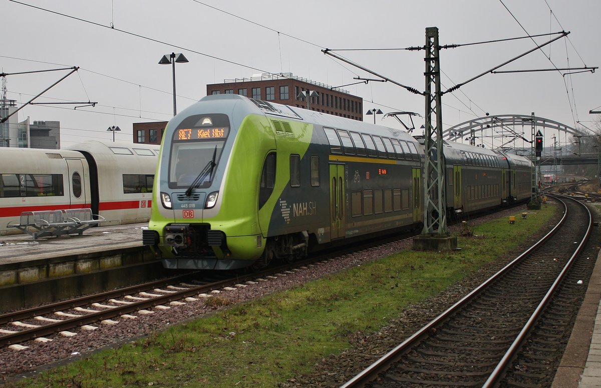 445 019-6 fährt am 20.1.2018 als RE7 (RE21118) von Hamburg Hauptbahnhof in den Kieler Hauptbahnhof ein. 