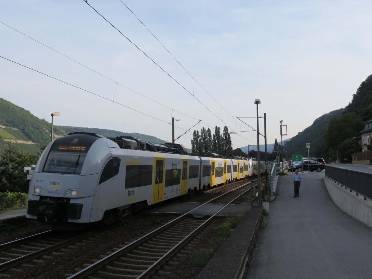 460 011 der MRB befindet sich hier gerade im Anflug auf den Halt Trechtingshausen. September 2014.