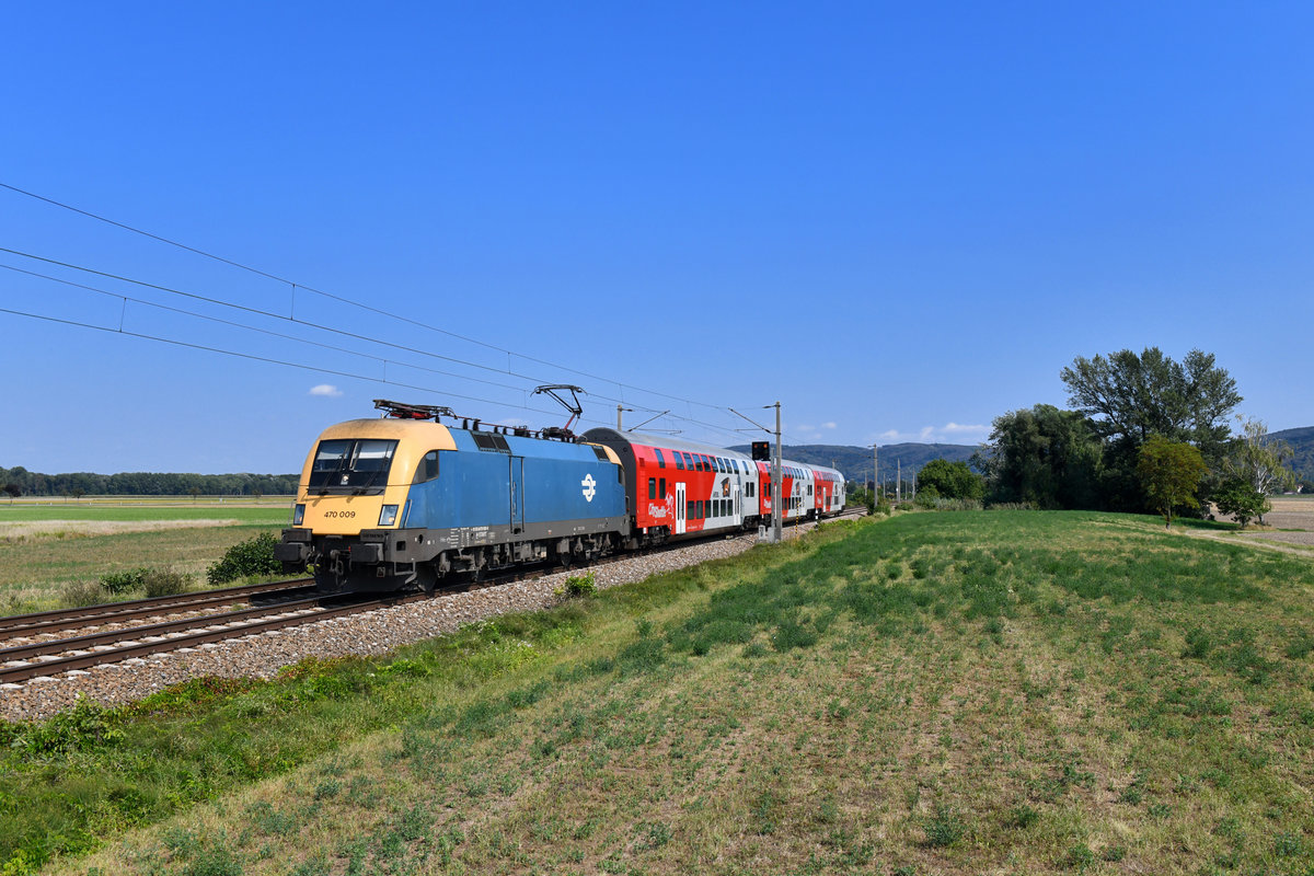 470 009 mit einem REX am 29.08.2018 bei Muckendorf.  