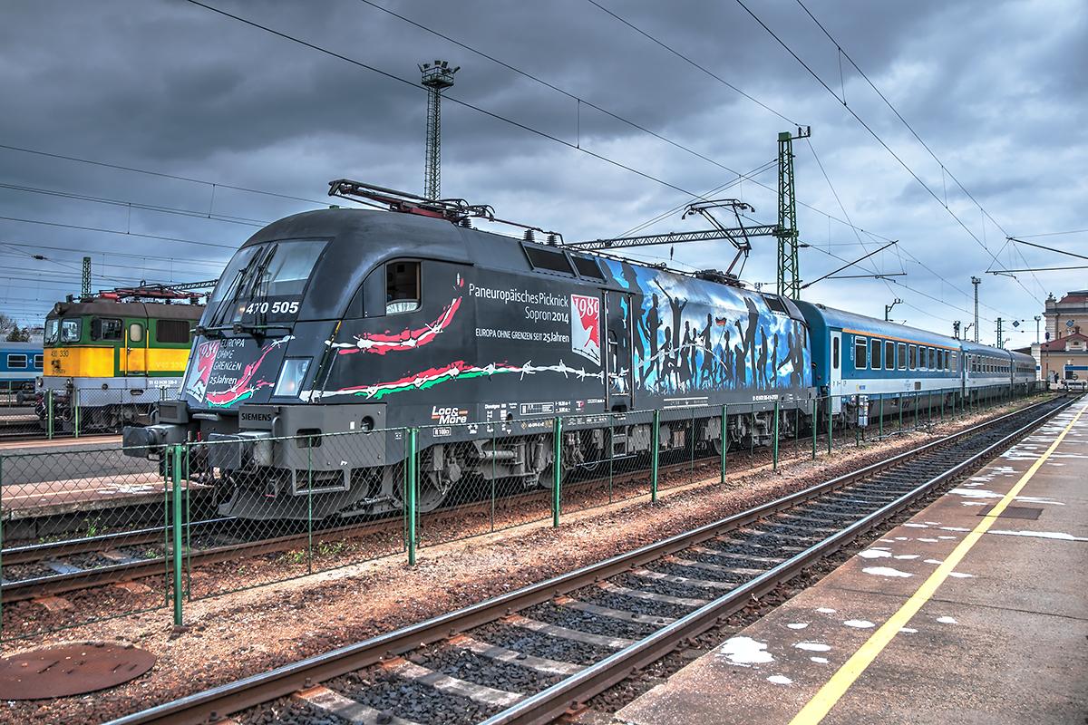 470 505  Paneuropäisches Picknick  Lok wartet mit dem IC 925 im Bahnhof von Szombathely, um dem IC 925 nach Budapest Keleti zu bringen. Die Aufnahme entstand am 08.04.2017.
