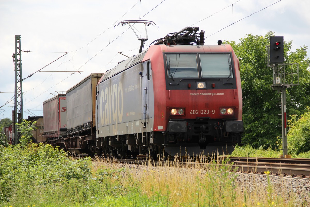 482 023-9 am 21.06.2015 zwischen Ringsheim und Orschweier. 