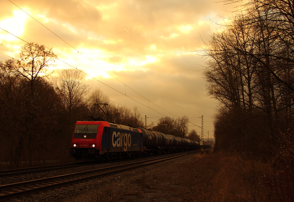 482 036-1 SBB Cargo in Michelau/ Oberfranken am 27.12.2016.