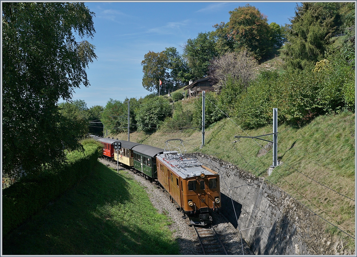 50 Jahre Blonay Chamby -  MEGA BERNINA FESTIVAL: Die Bernina Bahn BB Ge 4/4 81 (ex BB Ge 6/6 81 bzw. ab 1929 Ge 4/4 81, später RhB Ge 4/4 181) mit dem Revisionsdatum 7.9.18 fährt mit ihrem RIVIERA BELLE EPOQUE Zug von Chaulin nach Montreux und erreicht Sonzier.

8. September 2018