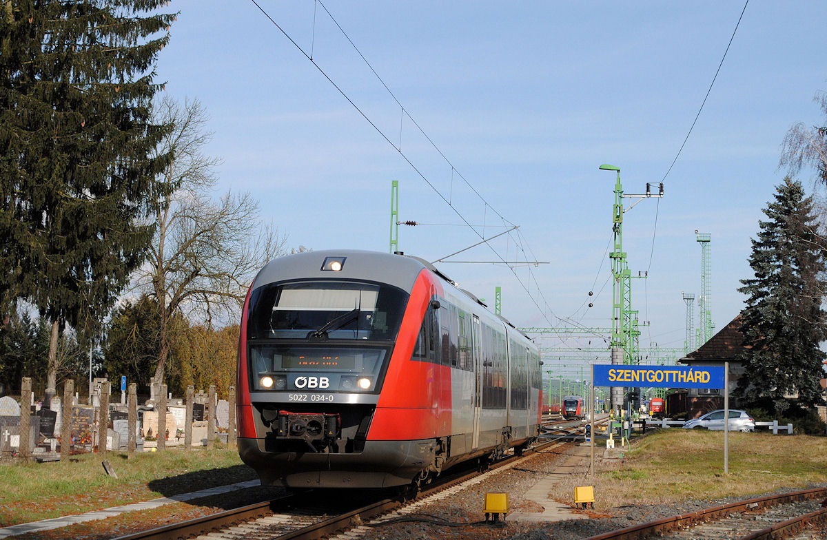 5022 034-0 verläßt als R 4725 nach Graz Hbf. den ungarischen Grenzbahnhof Szentgotthard. (20.02.2016)