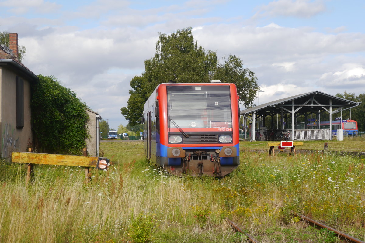 504 001 der Hanseatischen Eisenbahn (Halterkürzel EGP), abgestellt im Putlitzer Bahnhof in Pritzwalk, der nun bald nicht mehr so heißen wird. Am 19.7.16 versah der Wagen den Dienst (zwei Zugpaare) auf der RB 73 Pritzwalk - Neustast (Dosse).