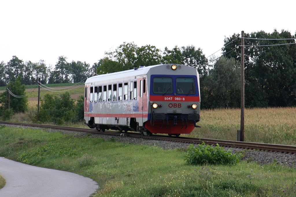 5047 060-8 am 27.August 2017 als R 7243 nach Gänserndorf kurz vor der Haltestelle Raggendorf Markt.