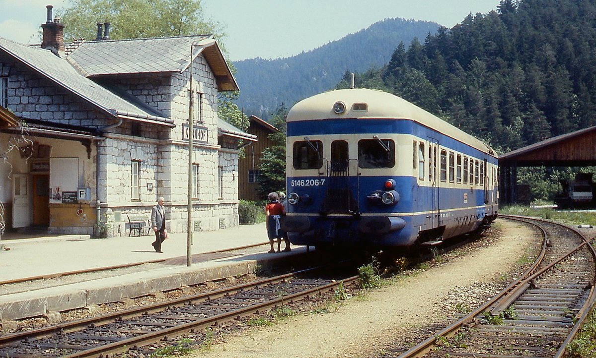 5146.206-7 steht im Juni 1987 abfahrbereit im Bahnhof Kernhof. Kein Jahr später, am 29.05.1988, wurde der Verkehr zwischen St. Aegyd am Neuwald und Kernhof leider eingestellt.