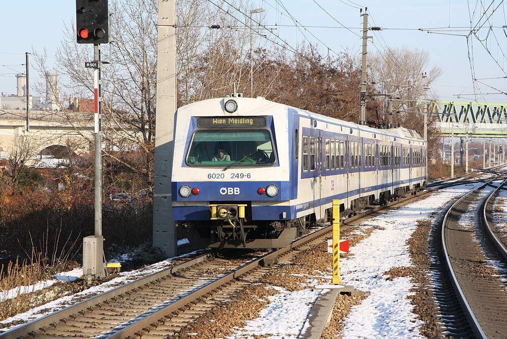 6020 249-6 am 02.Dezember 2017 als S1-Zug 29519 (Gänserndorf - Meidling) bei der Haltestelle Siemensstrasse.