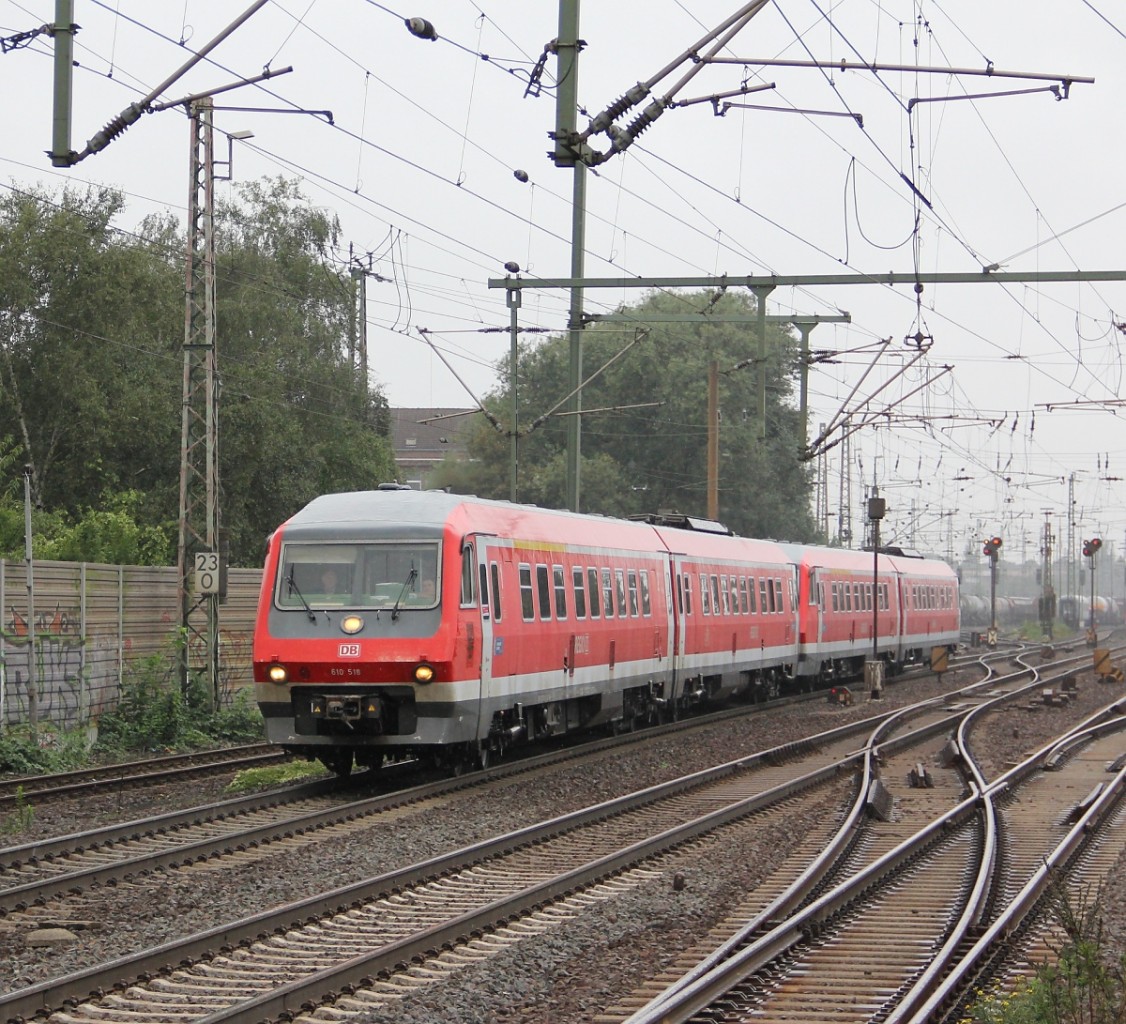 610 518 mit 610 017 bei der Durchfahrt durch Hannover Linden-Fischerhof. Aufgenommen am 11.09.2013.