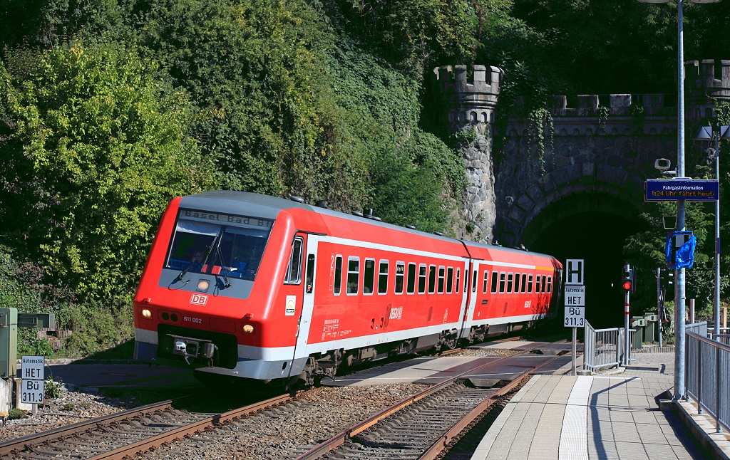 611 002 verlsst den Laufenburger Tunnel Richtung Basel, 21.09.2012.