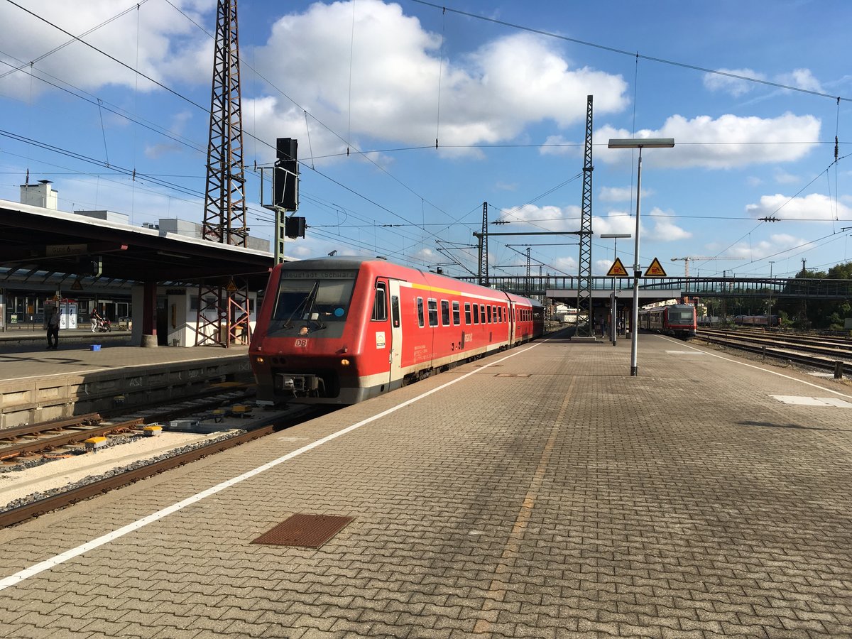 611 014 am 20.07.17 bei der Ausfahrt als Ire 3216 nach Neustadt (Schwarzw) aus Ulm Hbf.