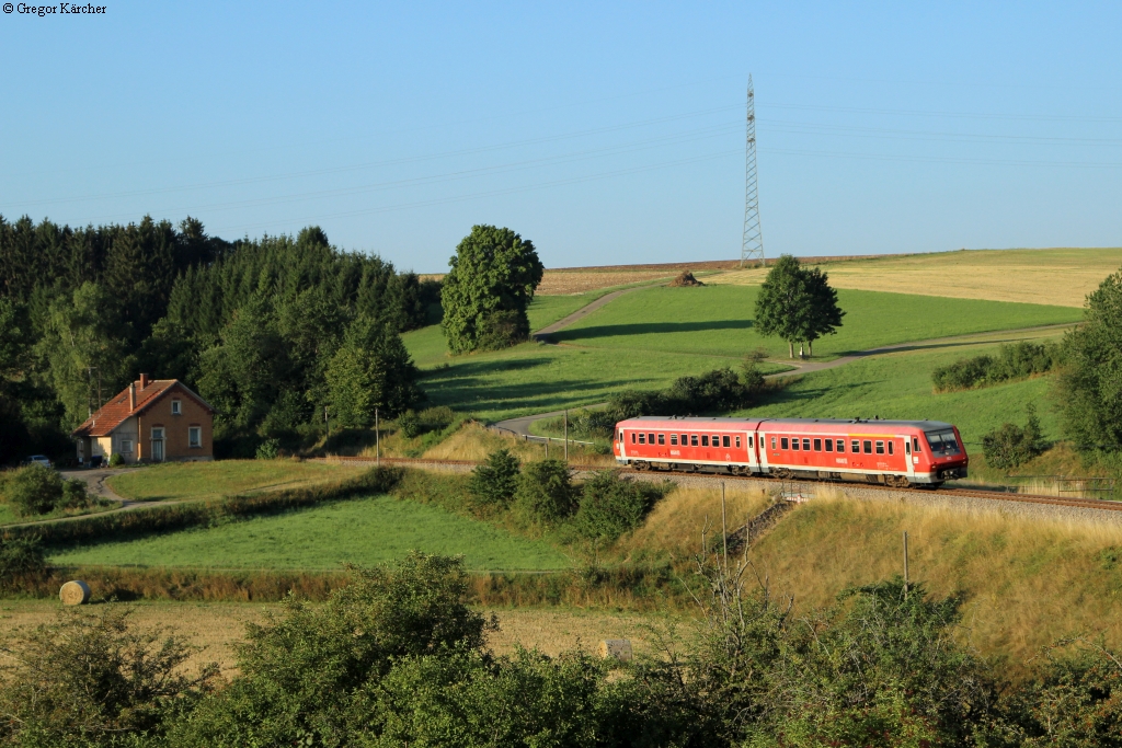 611 041 als RE 22300 (Neustadt-Rottweil) bei Unadingen, 22.08.2015.