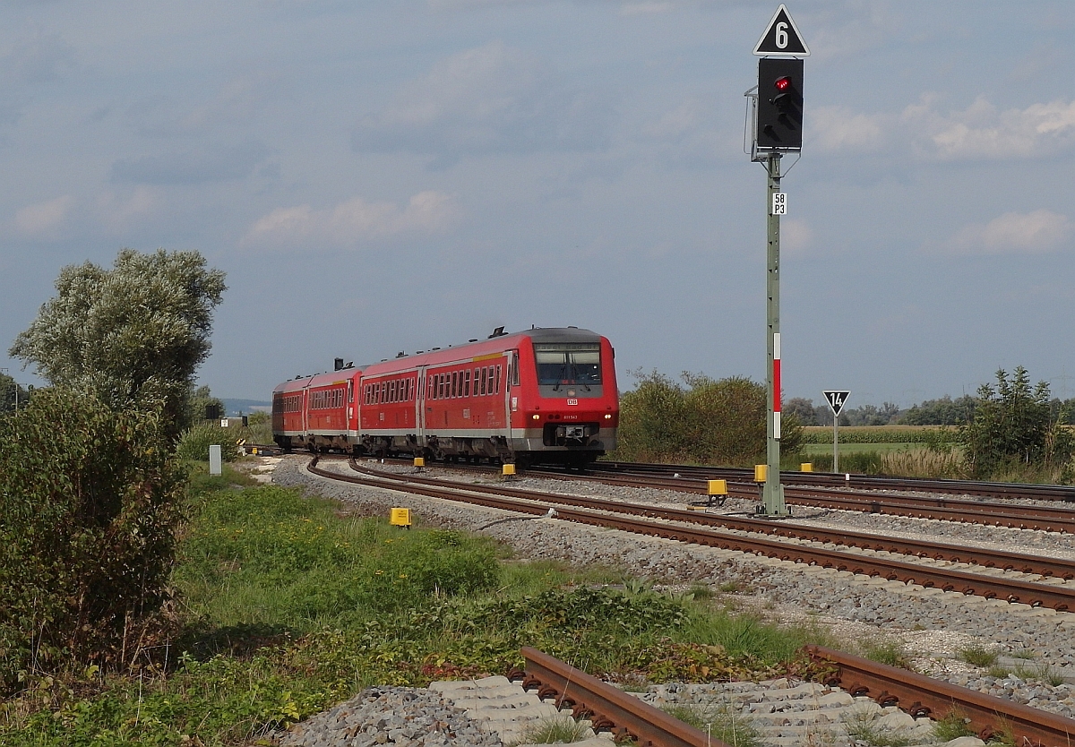 611 543 als IRE 3360, Ulm - Basel Bad. Bf, kurz vor der Durchfahrt durch den Bahnhof Laupheim West (11.09.2015).