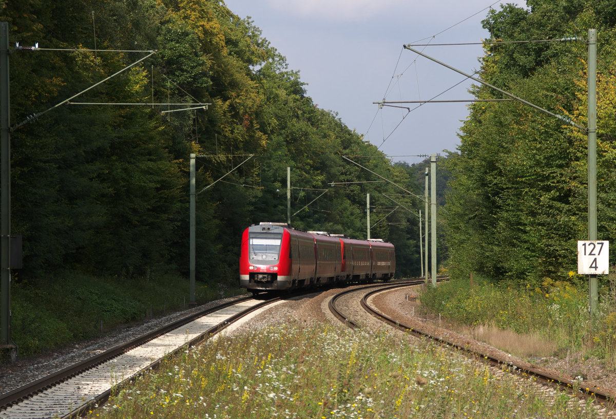 612 119 und ein weiterer 612er sind als RE Mainz - Saarbrücken unterwegs. Nur nur noch wenige Monate verbleiben die RegioSwinger auf der Rhein-Nahe Bahn, dann wird VLEXX mit LINT Triebwagen die Relation übernehmen. 07.09.2014 Hp Bildstock - Bahnstrecke 3511 Bingen Hbf (Bingerbrück) - Saarbrücken Hbf.