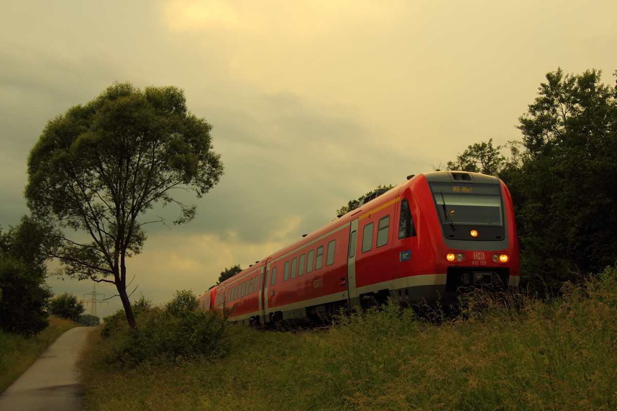 612 120 DB Regio bei Burgkunstadt am 14.06.2016.