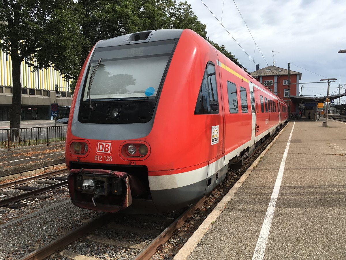 612 128 am 20.08.16 abgestellt im Bahnhof Singen (Htw)