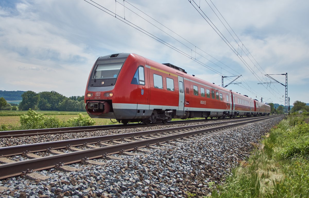 612 175 ist als RE 7 von Gera komment in Richtung Göttingen unterwegs,gesehen am 23.05.2018 bei Friedland.