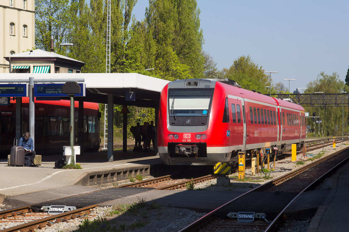 612 580 wartet auf seine nächste Fahrt in Bahnhof Lindau. 21.4.18