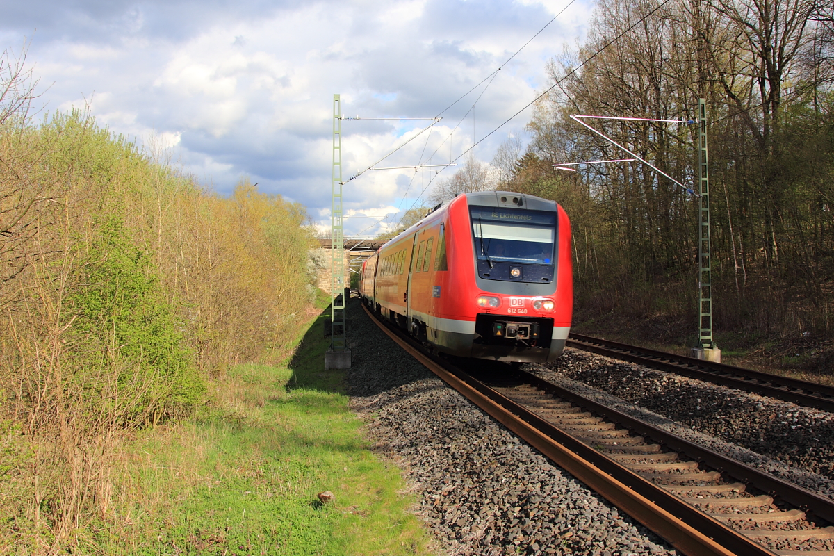 612 640 DB Regio in Michelau/ Oberfranken am 15.04.2016. (Bild entstand vom Ende des Bahnsteigs)