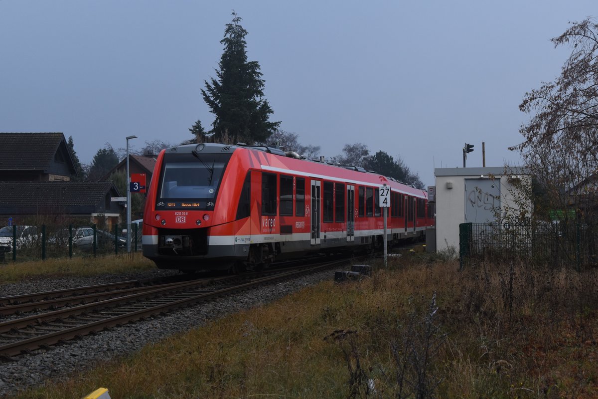 620 518 verlässt Odendorf gen Bonn Hbf, der Zug ist als S23 unterwegs. 3.12.2016