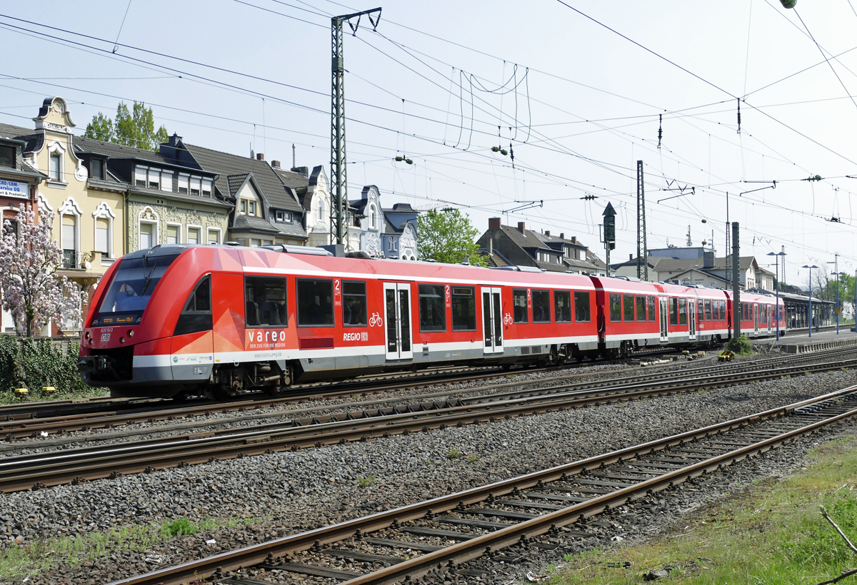 620 543 RB30 nach Bonn Hbf bei der Abfahrt vom Bf Remagen - 21.04.2018