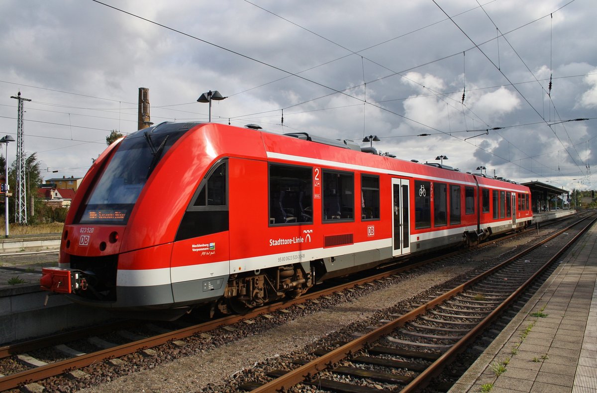 623 520-3 erreicht am 8.10.2016 als RE4 (RE5361) von Lübeck Hauptbahnhof nach Szczecin Glowny Güstrow.